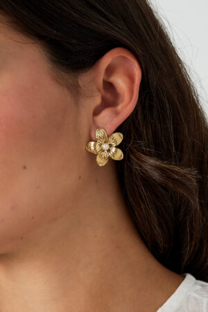 Gold Flower Earrings with Pearl