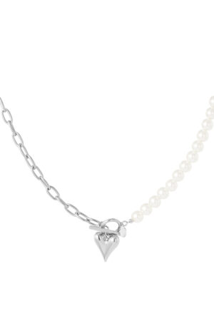 Silver pearl necklace with hearts