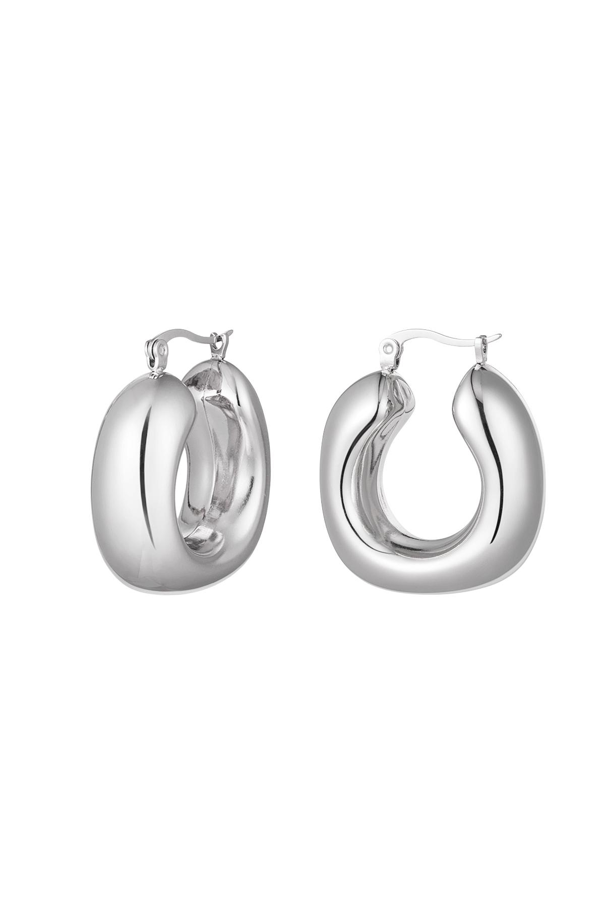 Minimal Hoop Earrings - Image 2